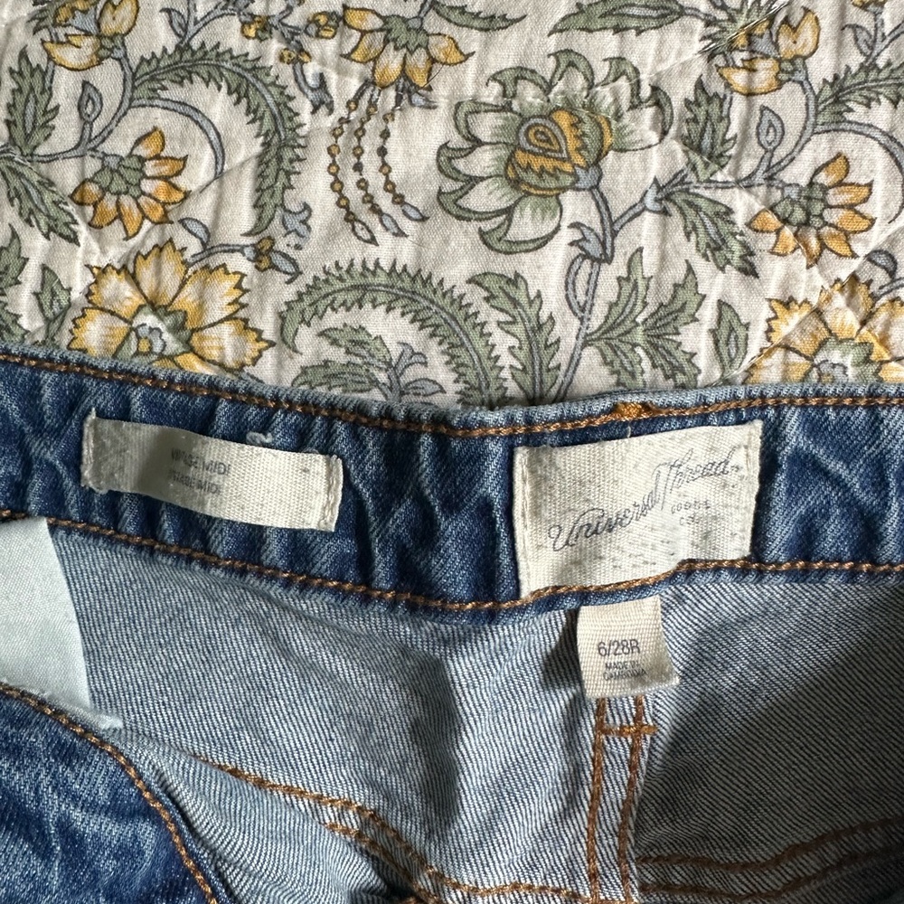 Universal Thread Blue Denim Jeans - Picture 3 of 3